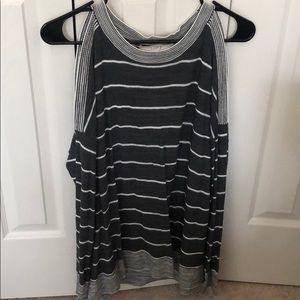 Shoulderless sweater